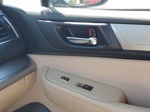 Used 2018 Subaru Outback 2.5i Premium image 24