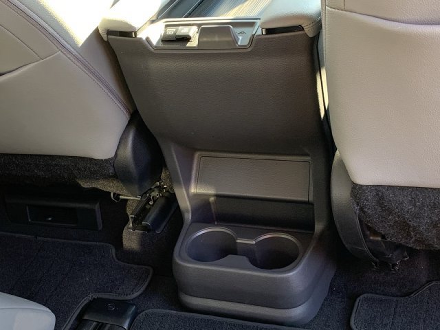 Used 2023 Toyota Sienna Limited FWD image 35