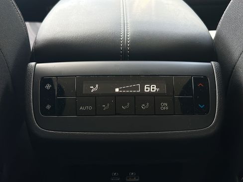 Used 2025 Nissan Pathfinder SV w/ Black Appearance Package FWD image 17