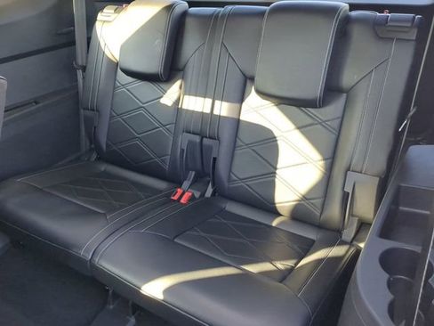 Certified 2024 Volkswagen Atlas SE image 18