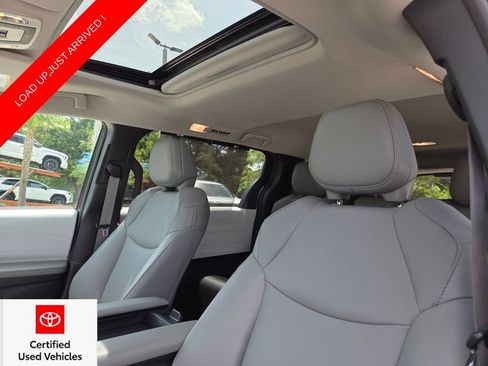 Certified 2025 Toyota Sienna XLE FWD image 26