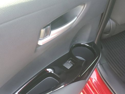 Used 2025 Toyota Corolla SE FWD image 13