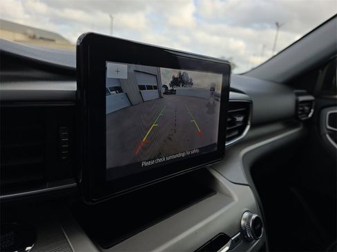 Used 2022 Ford Explorer XLT w/ Equipment Group 202A image 23