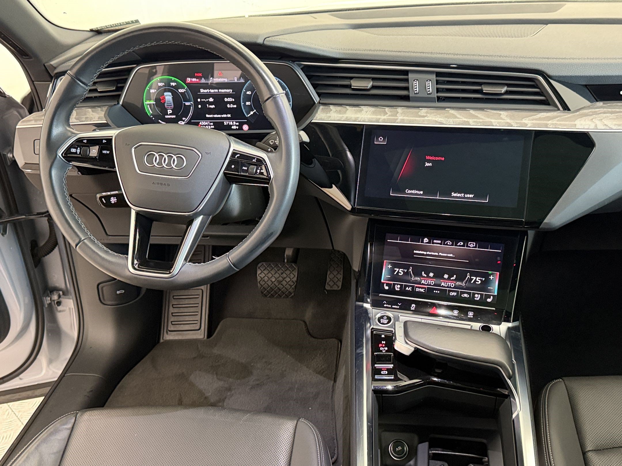 Used 2023 Audi e-tron Premium Plus w/ Premium Plus Package AWD/4WD image 29