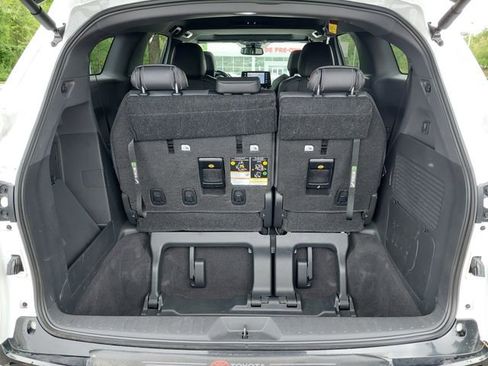 Used 2024 Toyota Sienna XSE w/ XSE Plus Package AWD/4WD image 10