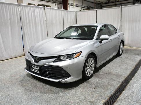 Used 2018 Toyota Camry LE FWD image 23