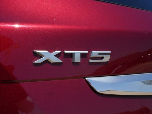 Used 2018 Cadillac XT5 Luxury w/ Driver Awareness Package FWD image 21