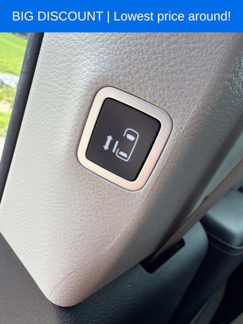 Used 2023 Chrysler Pacifica Touring-L FWD image 22
