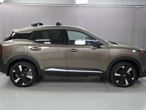 New 2026 Nissan Kicks SR image 14