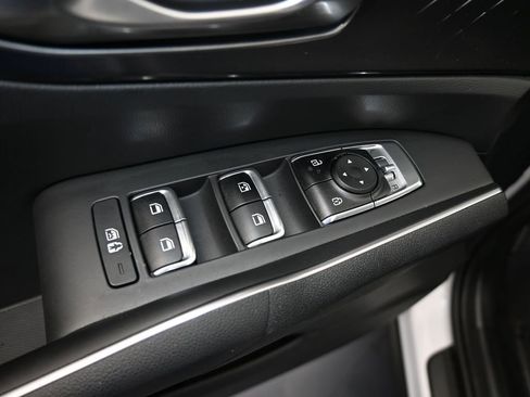 Used 2024 Kia Sorento LX image 12