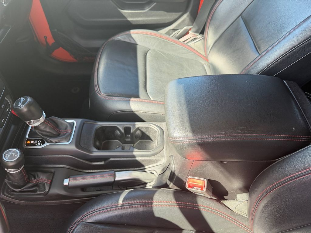 Used 2018 Jeep Wrangler Unlimited Rubicon AWD/4WD image 35