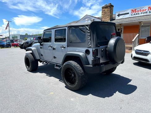 Used 2018 Jeep Wrangler Unlimited Sport S image 3