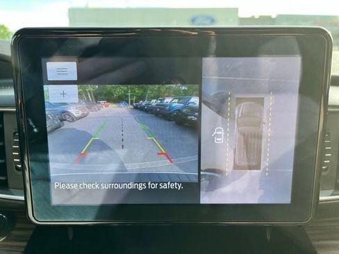Used 2022 Ford Explorer Limited w/ Equipment Group 301A AWD/4WD image 37