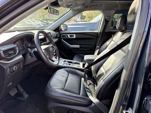 Used 2023 Ford Explorer XLT image 17