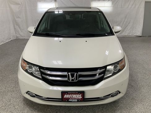Used 2016 Honda Odyssey Touring Elite image 3