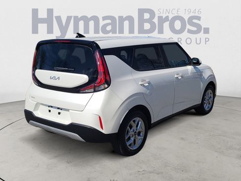 Used 2025 Kia Soul LX image 3