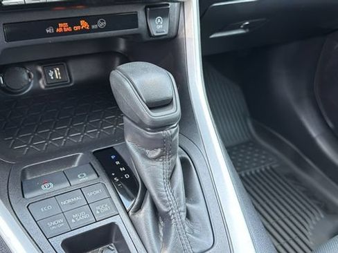 Certified 2025 Toyota RAV4 XLE AWD/4WD image 17