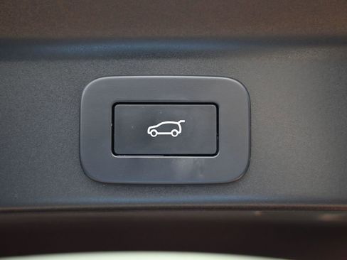 Used 2025 Jaguar F-PACE R-Dynamic S image 17