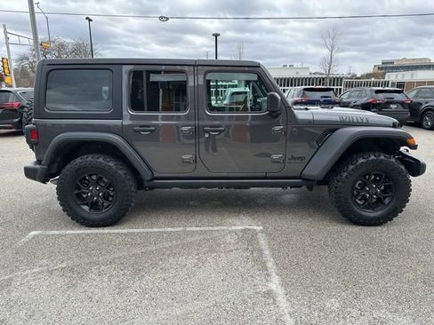 Used 2025 Jeep Wrangler Unlimited Sport AWD/4WD image 5