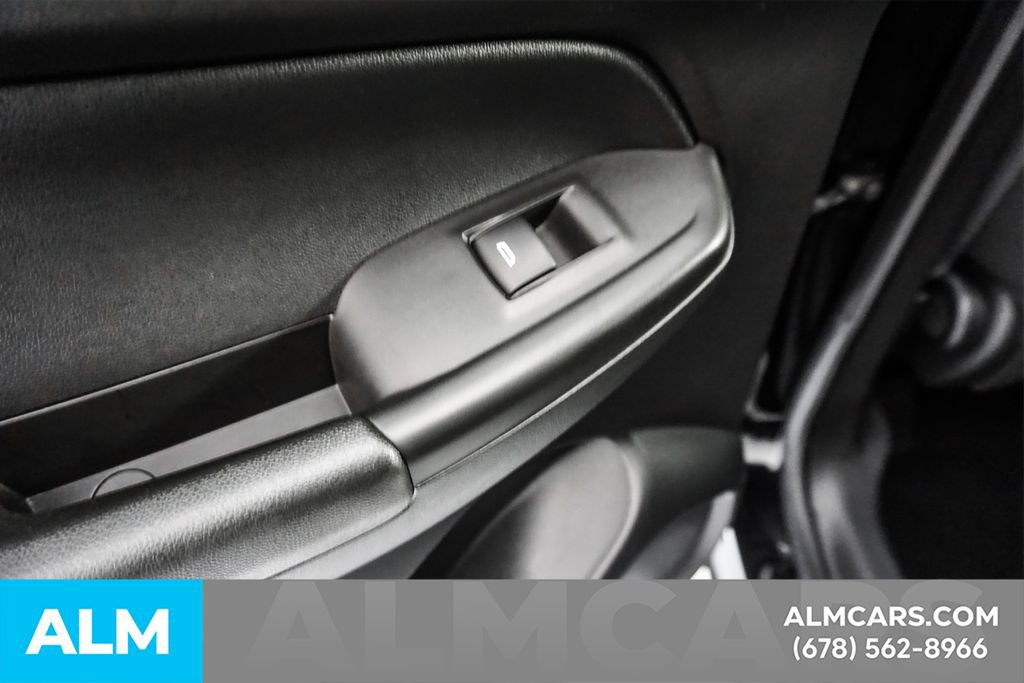 Used 2025 Chevrolet TrailBlazer LT AWD/4WD image 48