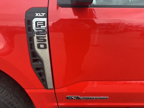 Used 2025 Ford F250 XLT image 4