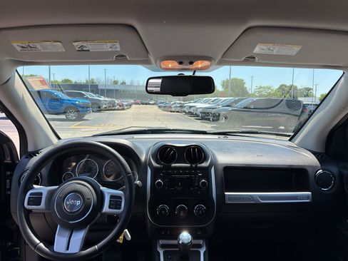 Used 2017 Jeep Compass Latitude AWD/4WD image 27