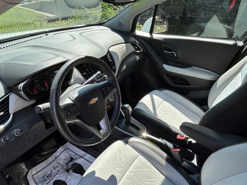 Used 2022 Chevrolet Trax LT w/ LT Convenience Package image 17