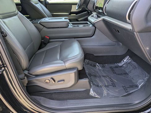 Used 2025 Ford Expedition Active AWD/4WD image 42