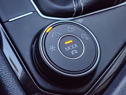 Used 2023 Volkswagen Taos SE image 24