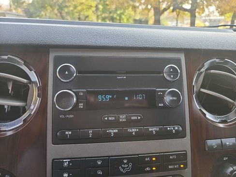 Used 2011 Ford F250 Lariat w/ Lariat Interior Pkg image 26