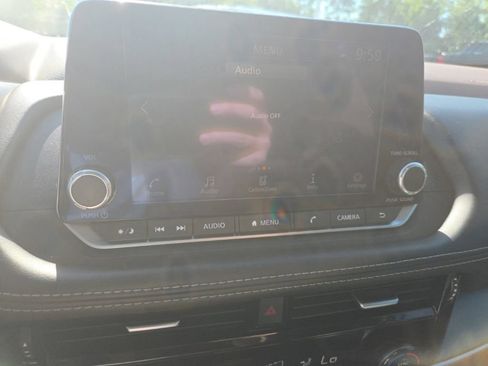 Used 2023 Nissan Rogue SV FWD image 33