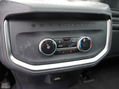 Used 2025 Ford Expedition Max Platinum AWD/4WD image 4