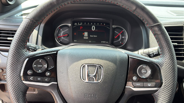 Used 2025 Honda Passport Black Edition image 13