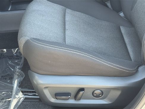 Used 2025 Nissan Rogue SV FWD image 17