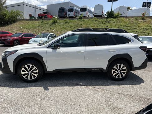 Used 2023 Subaru Outback Premium AWD/4WD image 9