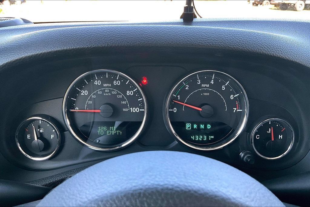 Used 2017 Jeep Wrangler Unlimited Sahara w/ Connectivity Group AWD/4WD image 26