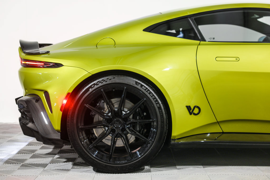 Used 2025 Aston Martin V8 Vantage Coupe RWD image 2