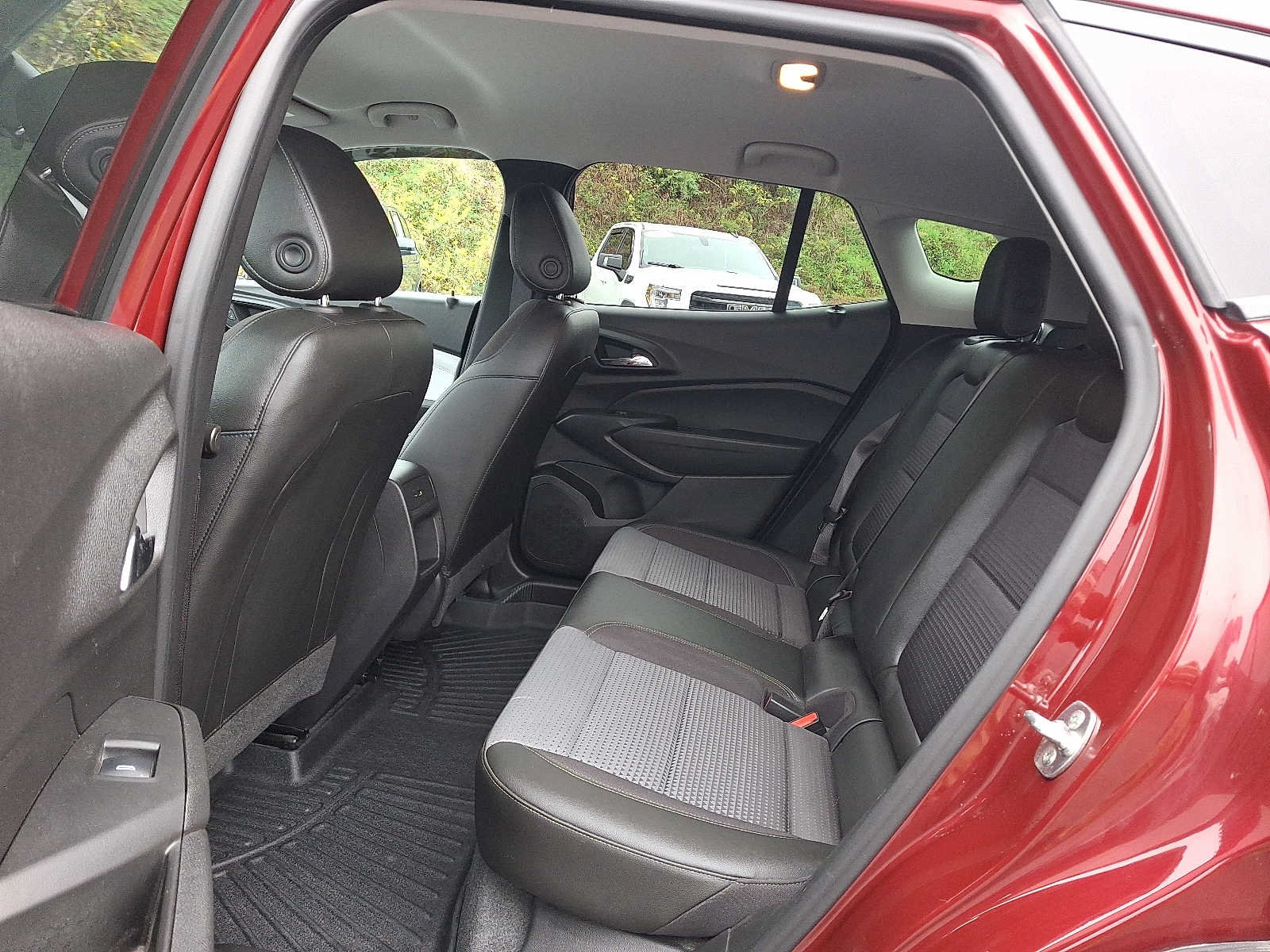 Used 2024 Chevrolet Trax LT w/ Driver Confidence Package FWD image 10
