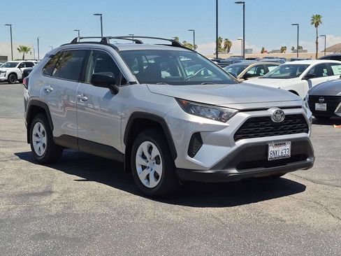 Used 2019 Toyota RAV4 LE w/ Carpet Mat Package FWD image 6