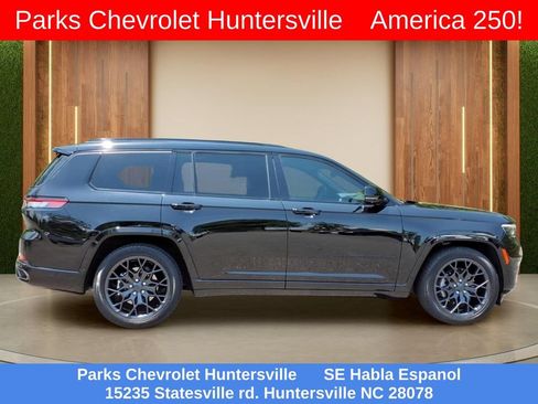 Used 2025 Jeep Grand Cherokee L Summit w/ Advanced Protech Group IV AWD/4WD image 36