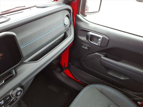 Used 2025 Jeep Wrangler Rubicon w/ Safety Group image 31