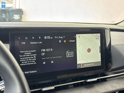 Used 2024 Kia Carnival EX FWD image 19