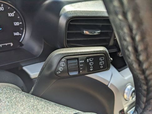 Certified 2024 Ford Explorer XLT RWD image 35