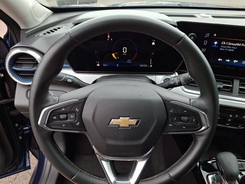 Used 2024 Chevrolet Trax LT w/ Sunroof Package FWD image 18