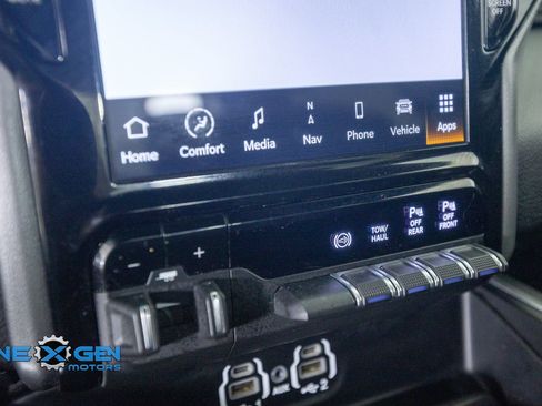 Used 2024 RAM 2500 Big Horn w/ Night Edition AWD/4WD image 23