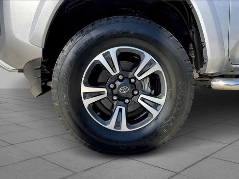 Used 2020 Toyota Tacoma TRD Sport w/ Technology Package RWD image 9