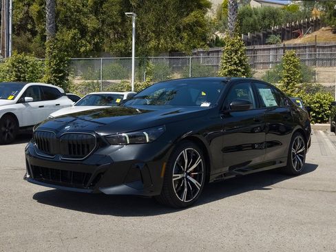 New 2026 BMW 530i w/ M Sport Package RWD image 2