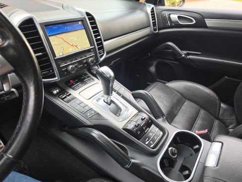 Used 2011 Porsche Cayenne Turbo AWD/4WD image 36