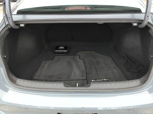 Used 2021 Hyundai Elantra Limited image 26