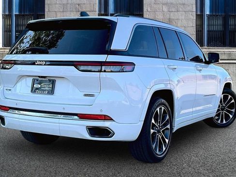 Used 2023 Jeep Grand Cherokee Overland w/ Luxury Tech Group IV AWD/4WD image 11